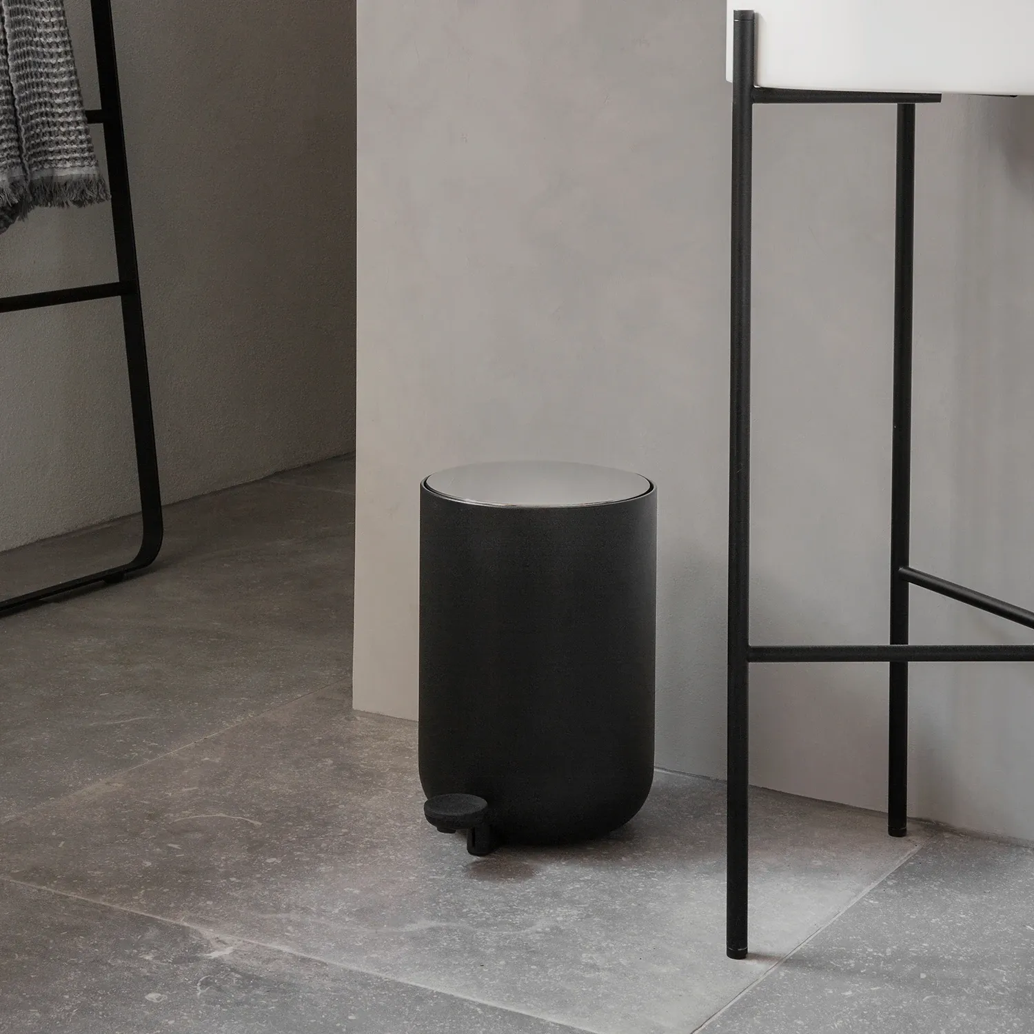 audo copenhagen (menu) | norm pedal bin 4 litre | matte black - DC