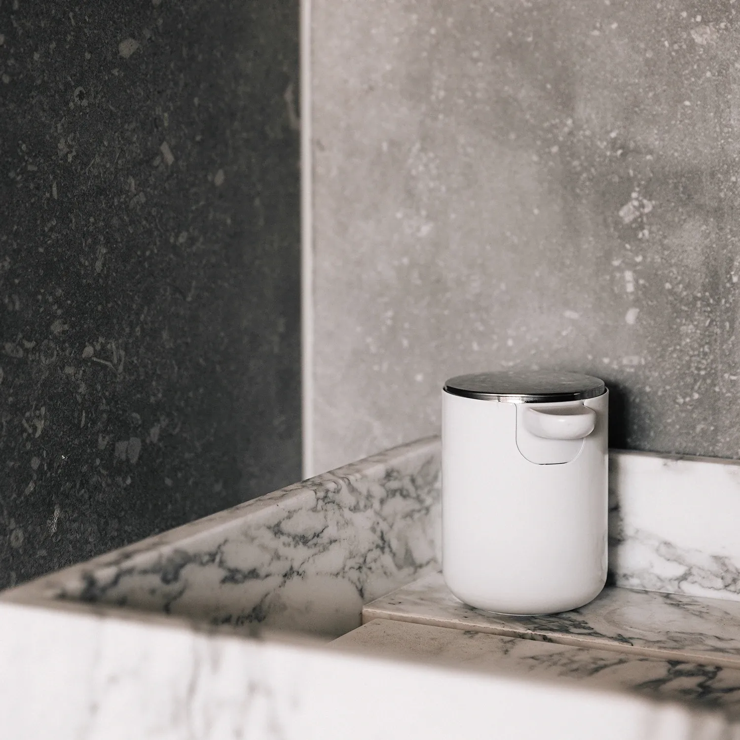 audo copenhagen (menu) | norm soap dispenser | gloss white - DC