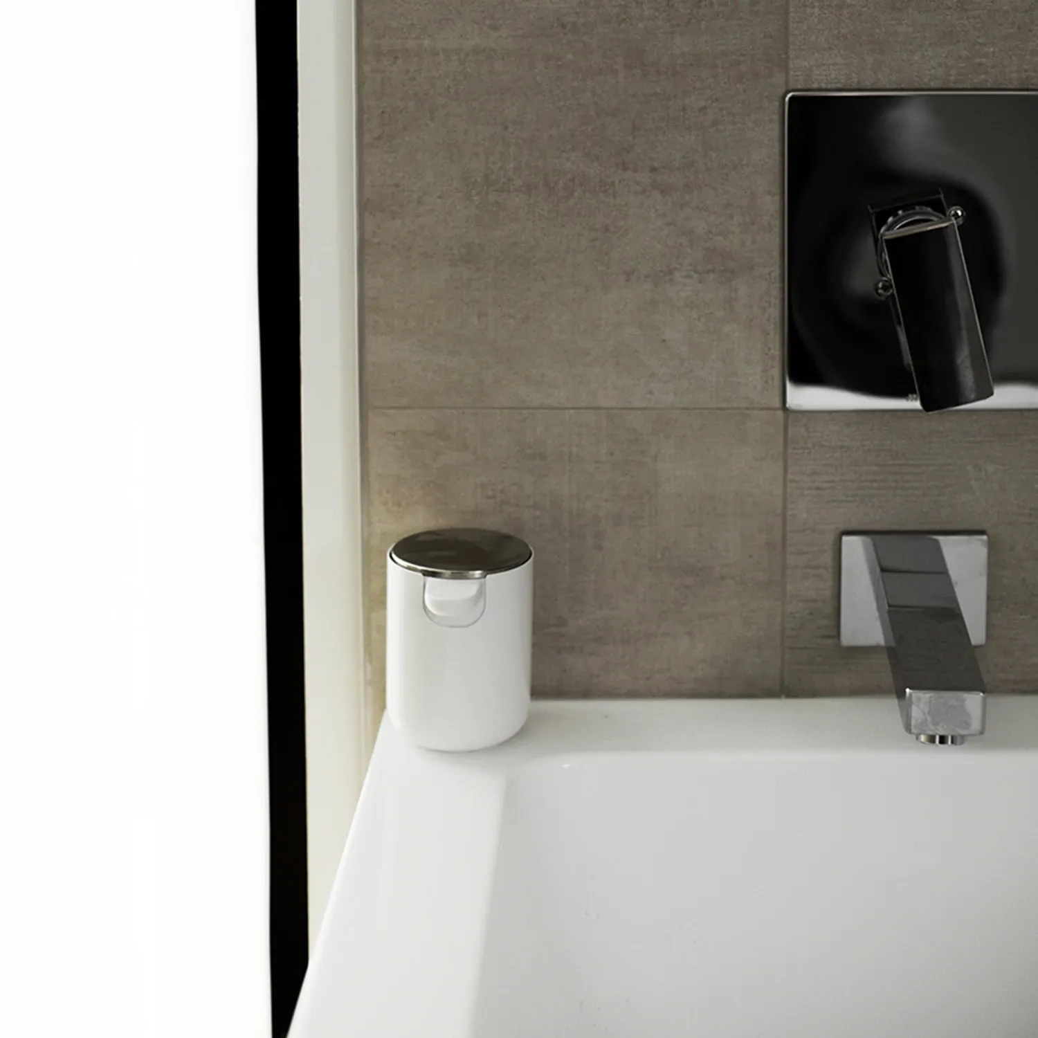 audo copenhagen (menu) | norm soap dispenser | gloss white - DC