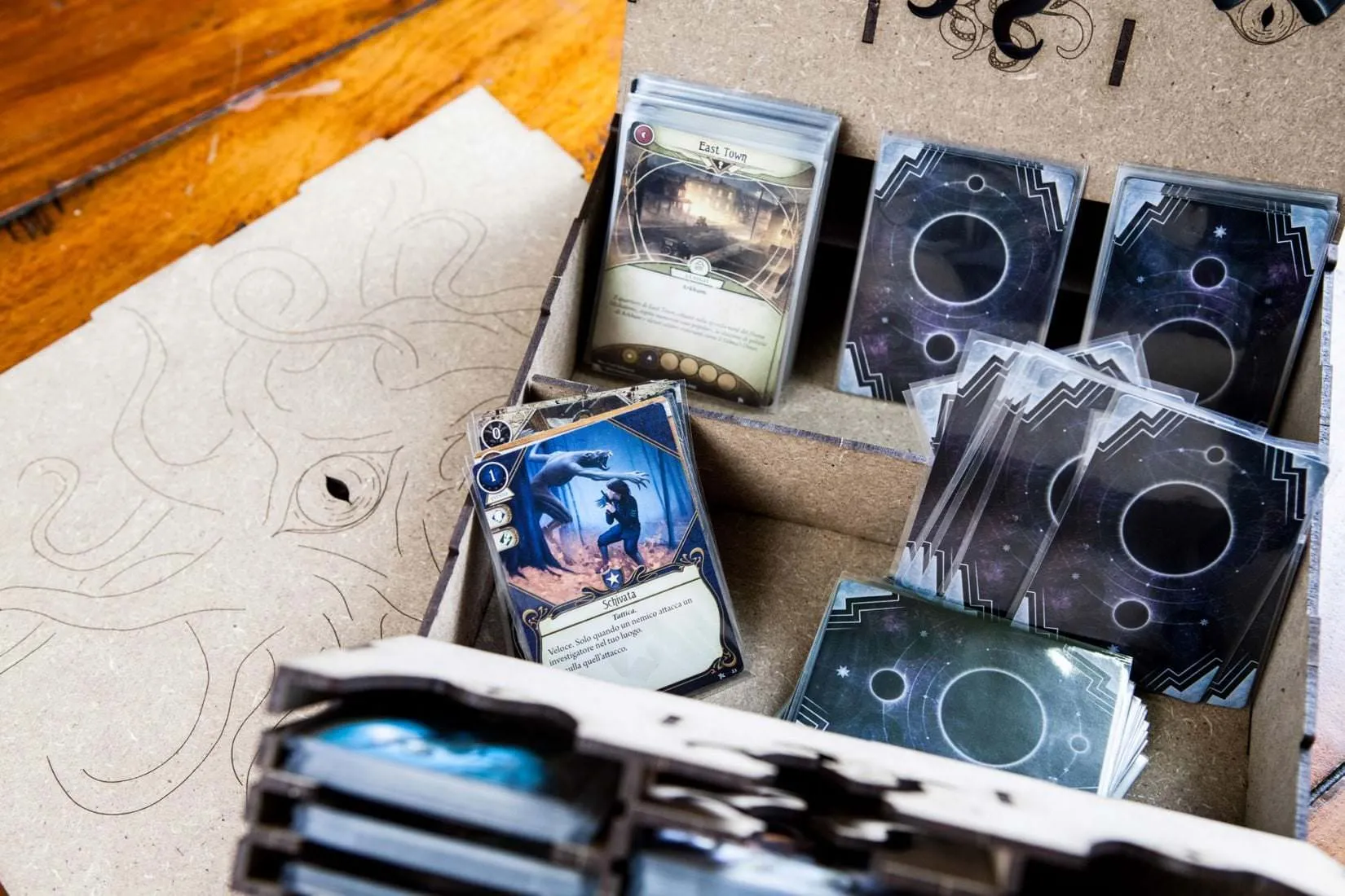 The Dicetroyers - Arkham Horror: The Card Game - Storage System (Medium) (Italy Import)